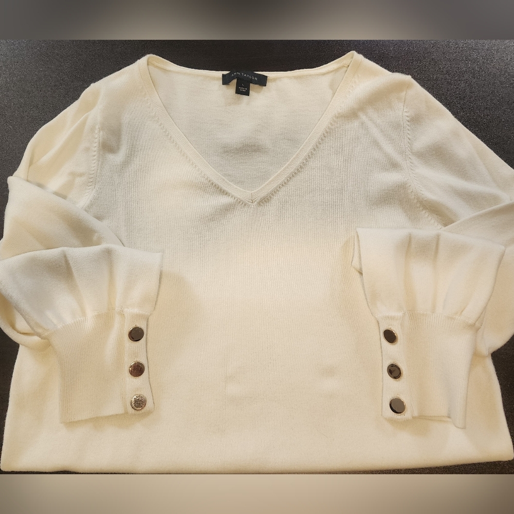 Ann Taylor Sz Large Cream V-Neck Sweater with Buttoned Sleeves
